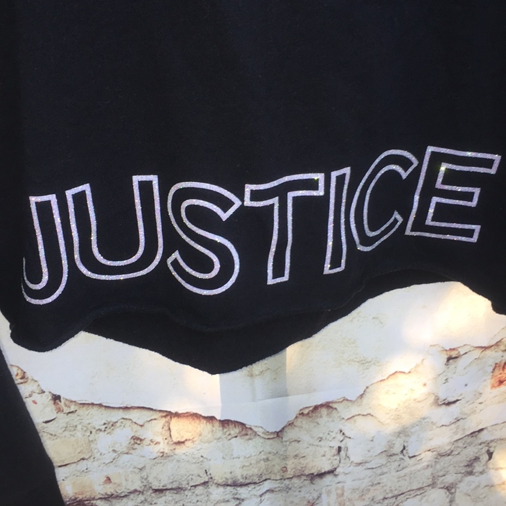 ⬇️ 2 Marked Listings for $25 - Classic Black Raw Hemmed Pullover Hoodie - Picture 2 of 5